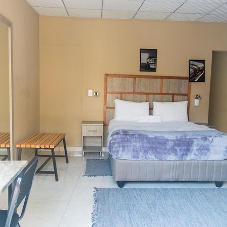Ondangwa Rest Camp Bed & Breakfast ภายนอก รูปภาพ