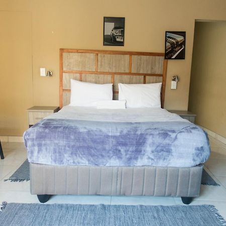 Ondangwa Rest Camp Bed & Breakfast ภายนอก รูปภาพ