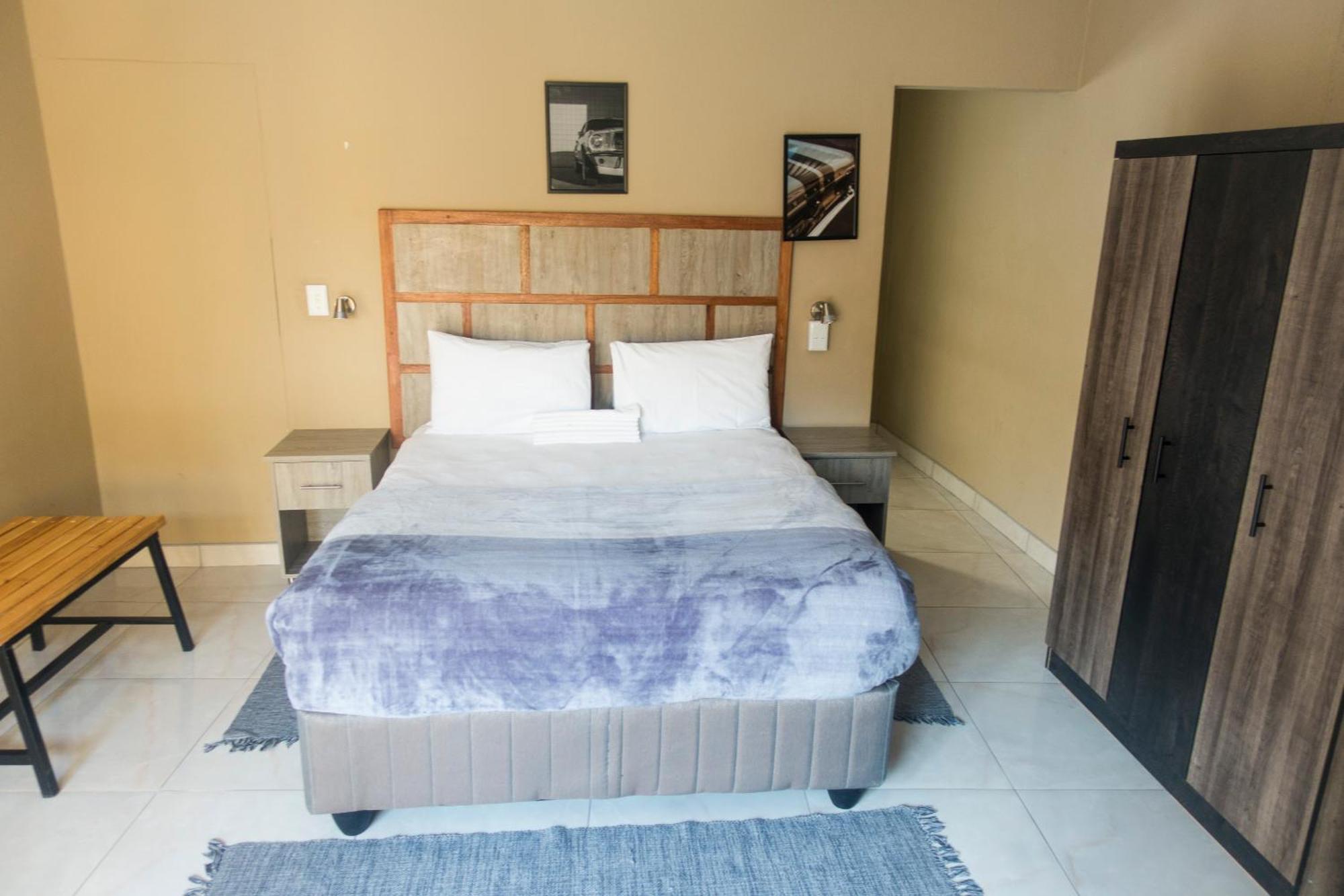 Ondangwa Rest Camp Bed & Breakfast ภายนอก รูปภาพ